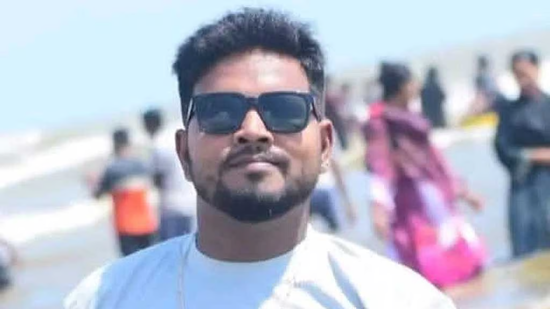 ময়মনসিংহে পাসপোর্ট অফিসের সামনে প্রকাশ্যে যুবককে কুপিয়ে হত্যা